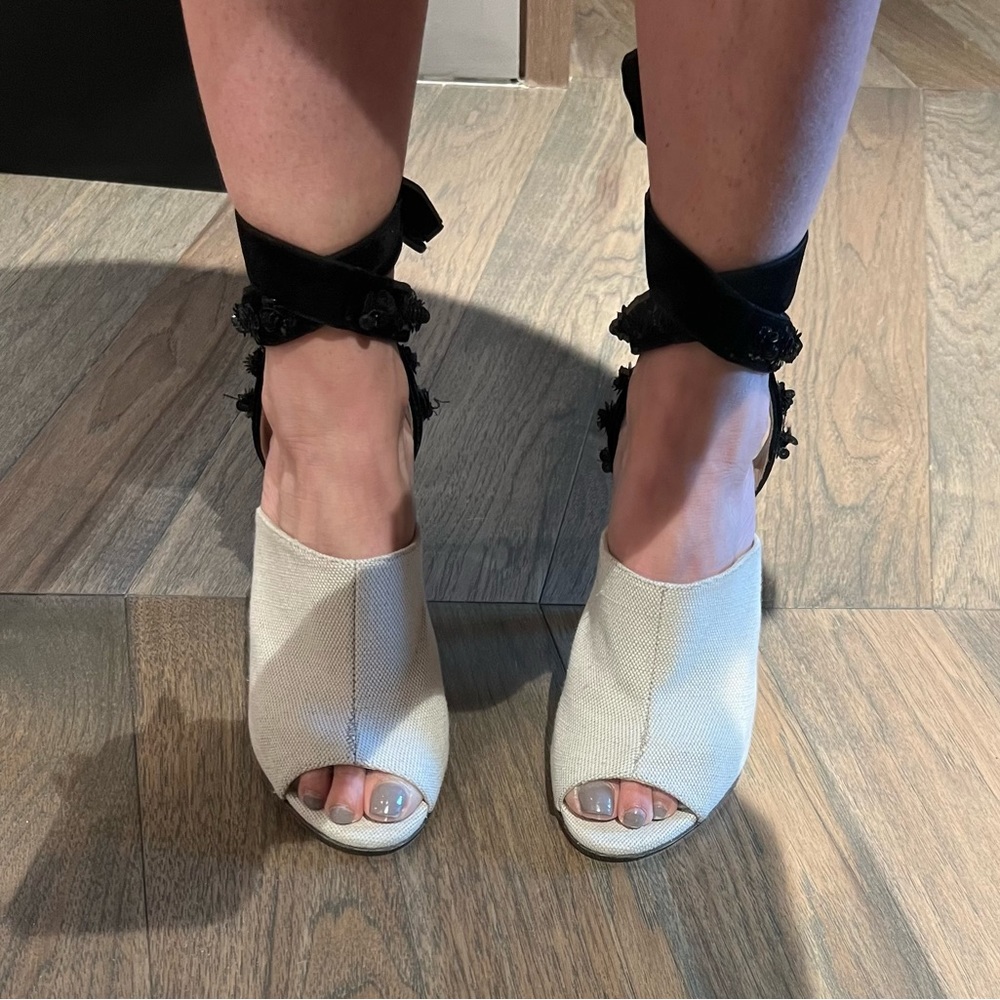 Attico heels with beaded velvet ankle ties
